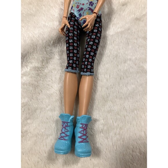 Monster High Doll  Howleen Wolf Dance Class with Outfit And Shoes 2011 - Picture 3 of 7